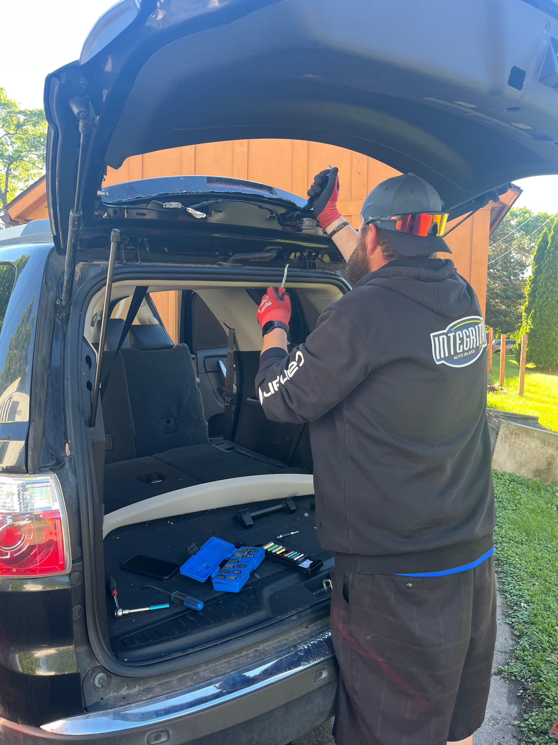Gallery photos for We Gave Back with a Free Back Glass Replacement on a GMC Acadia: Image #1